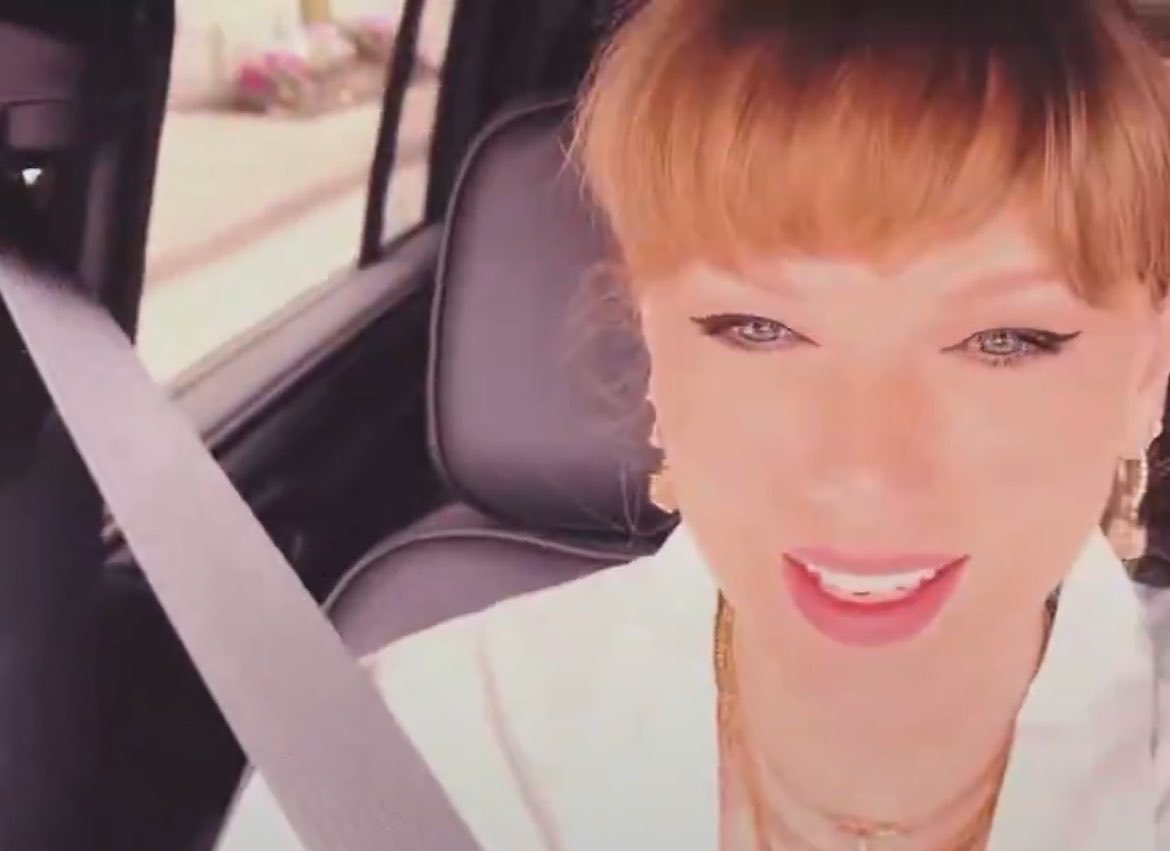 poetswifts's tweet photo. when she turned the camera to herself i swear to god i almost started crying. look at her face, the way her eyes are genuinely shining from how how happy she is, how she is glowing. at the end of the day this is all that matters, this was always the whole point ❤️‍🩹 https://t.co/ykwjrTnT7W