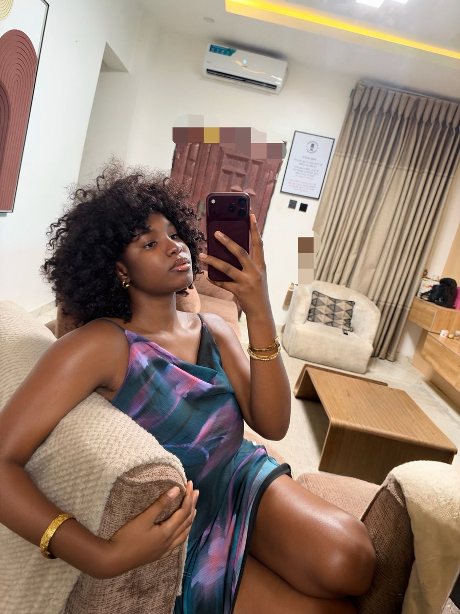 praisejohnn's tweet photo. I can’t believe my man just got me the new iPhone 18pro max 1 terabyte , 3.6million naira 1 terabyte 🤭🥹.. https://t.co/bWOjCrqcKs