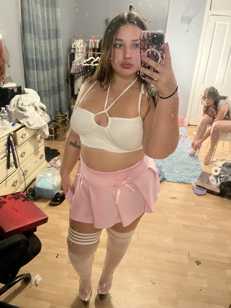 BrookiC_innit's tweet photo. First night back to dancing… let’s just say it was interesting #babydancer #contentcreator #adultcontent #stripping #onlyfansgirl #OF https://t.co/foPpRNgl7D