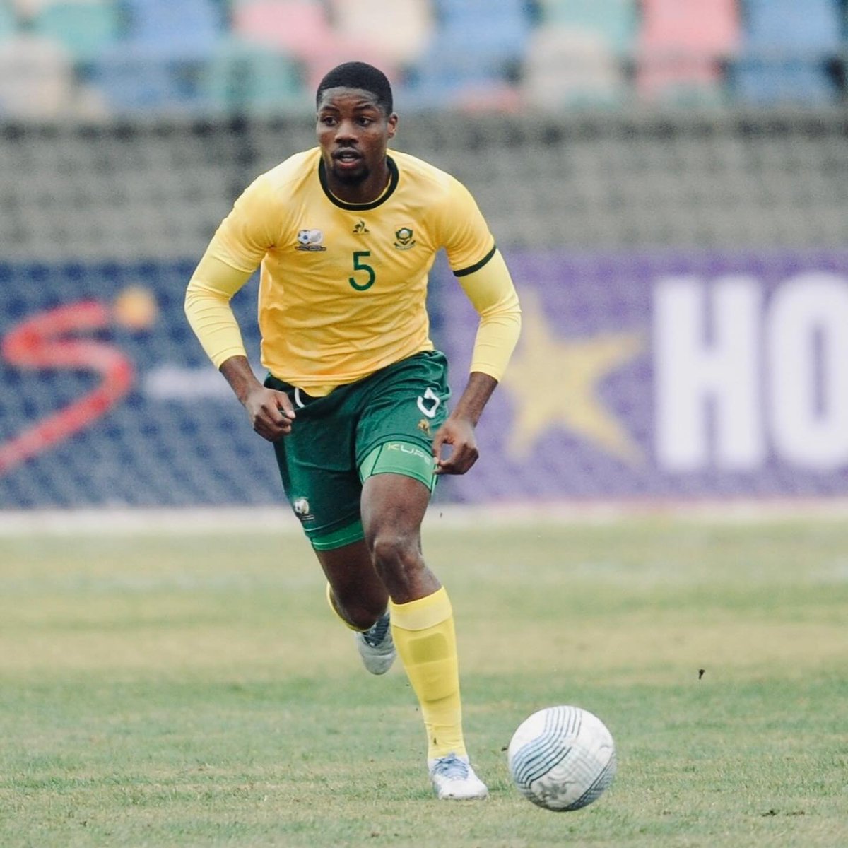 AfricaFactsZone's tweet photo. South African Defender, Ime Okon has scored his first goal for Bafana Bafana to secure a 2-1 victory over Guinea in the AFCON Qualifiers. https://t.co/fx4vbtJLc3