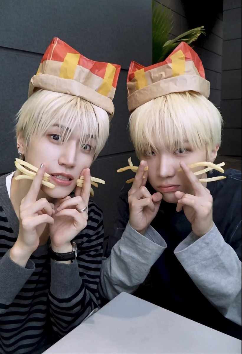 Panda_woo13's tweet photo. 🦦🍟☃️
#BOYNEXTDOORfanart #RIWOO #WOONHAK #두부즈 https://t.co/YPLyuE5Rqa