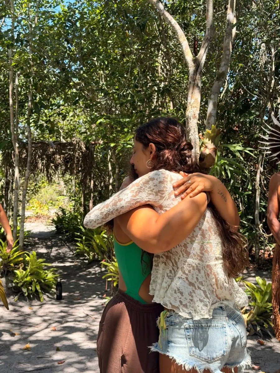 marinasenaupdat's tweet photo. Marina Sena recentemente na Aldeia Tibá em Cumuruxatiba, Bahia. https://t.co/RByVDcbu9s