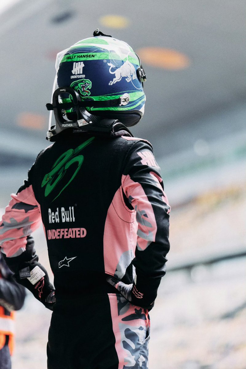 Luna85105's tweet photo. No.85 คนหล่อ ��
#WangYibo #YIBO85 #Shanghi8HR #UNOracing #85Racing https://t.co/3yOpy5LNwg