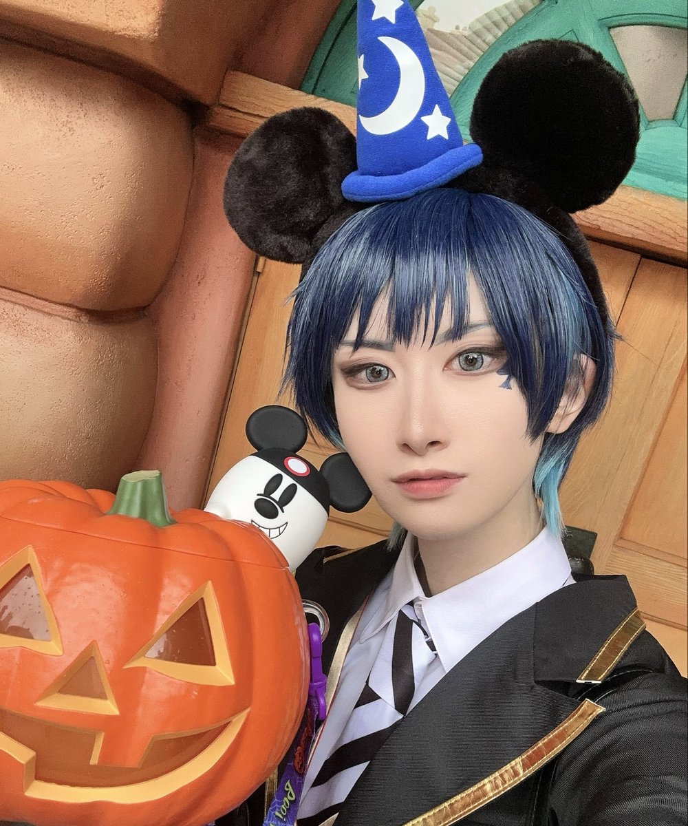 yuyuyunoyu_noyu's tweet photo. 私のDハロ始まりました🎊
楽しいこといっぱいで幸せ～！🥳🥳🥳

#Dハロ仮装2026 #Dハロツイステ https://t.co/lvkeNGXOgP