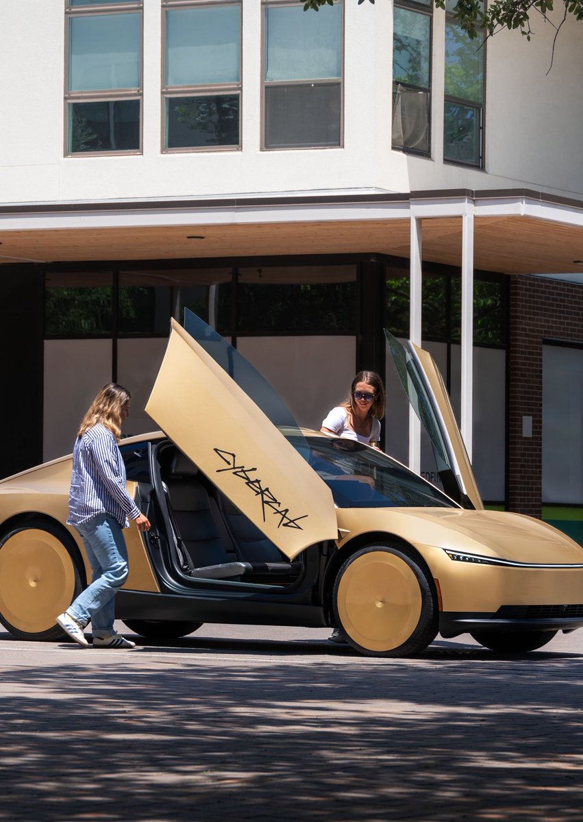 niccruzpatane's tweet photo. Elon Musk, in a new interview with @CGTNOfficial, says the @Tesla Cybercab will soon be operating commercially in Florida, Nevada, and a number of other states.

“Probably by the middle of next year, Cybercab will be operating commercially in California.”

Huge. https://t.co/VVCPNOPxuU