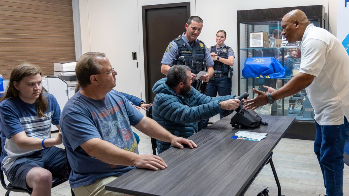 DRTCorg's tweet photo. Life-saving training, made simple 🚨
Do you have a loved one living with a disability? With this course they will learn how to handle police encounters safely. 

📲 In partnership with IDD Safe
🔗 https://t.co/3EHpig8Kbz
#DisabilityInclusive #Safety #LearnAnywhere https://t.co/qmuJapZJsJ
