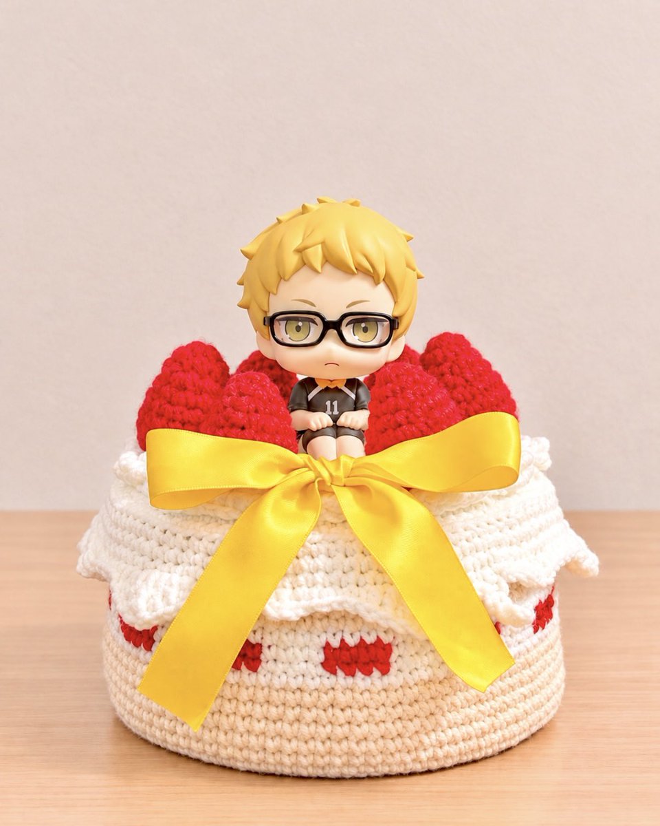 ChiU_chi_yu_u's tweet photo. ツッキーお誕生日おめでとう💛
🍰作れないので作り(編み)ました！！← https://t.co/ni5bFkLPfQ