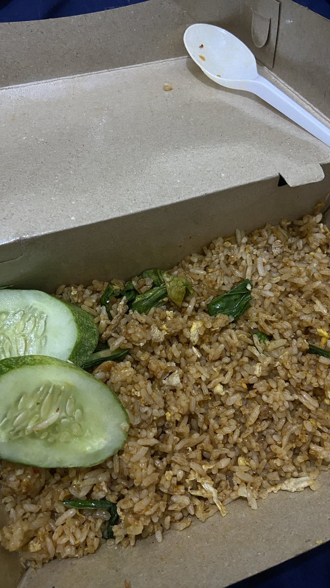 diedchills's tweet photo. for the first time pesen nasgor kampung tapi gaada kampung kampungnya samsek 😭 https://t.co/pzH89kdtYi