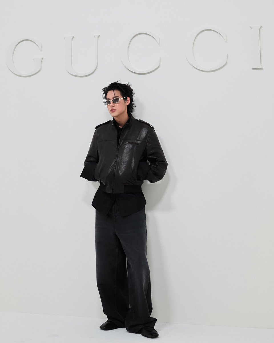MensFolioTH's tweet photo. #FASHION | ส่องดีเทลลุคชมรันเวย์ของ ‘บิวกิ้น พุฒิพงศ์’ (@bbillkin) ที่โชว์ Gucci SS27 ในลุคจากคอลเลกชั่น GucciCore ที่สะท้อนกลิ่นอาย City Boy ในแบบฉบับของ Gucci (@gucci) ออกมาได้อย่างลงตัว

BILLKIN X GUCCI SS27

#MensFolioThailand
#GucciTheStoreShow
#GUCCISS27xBILLKIN
#Bbillkin https://t.co/HL1WdNPqXh
