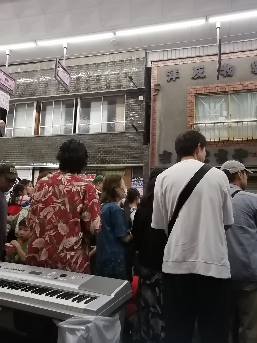ryo_rplanning's tweet photo. 今日の大成功で味をしめたので京都府下各地の商店街でわいわいフェスタやりたいな。地域活性化に一役買います。京都滋賀の商店街組合さんご連絡お待ちしております！
#彼処と彼処は種撒き済み #目指せ月イチ開催 https://t.co/q6wIlhEnAQ