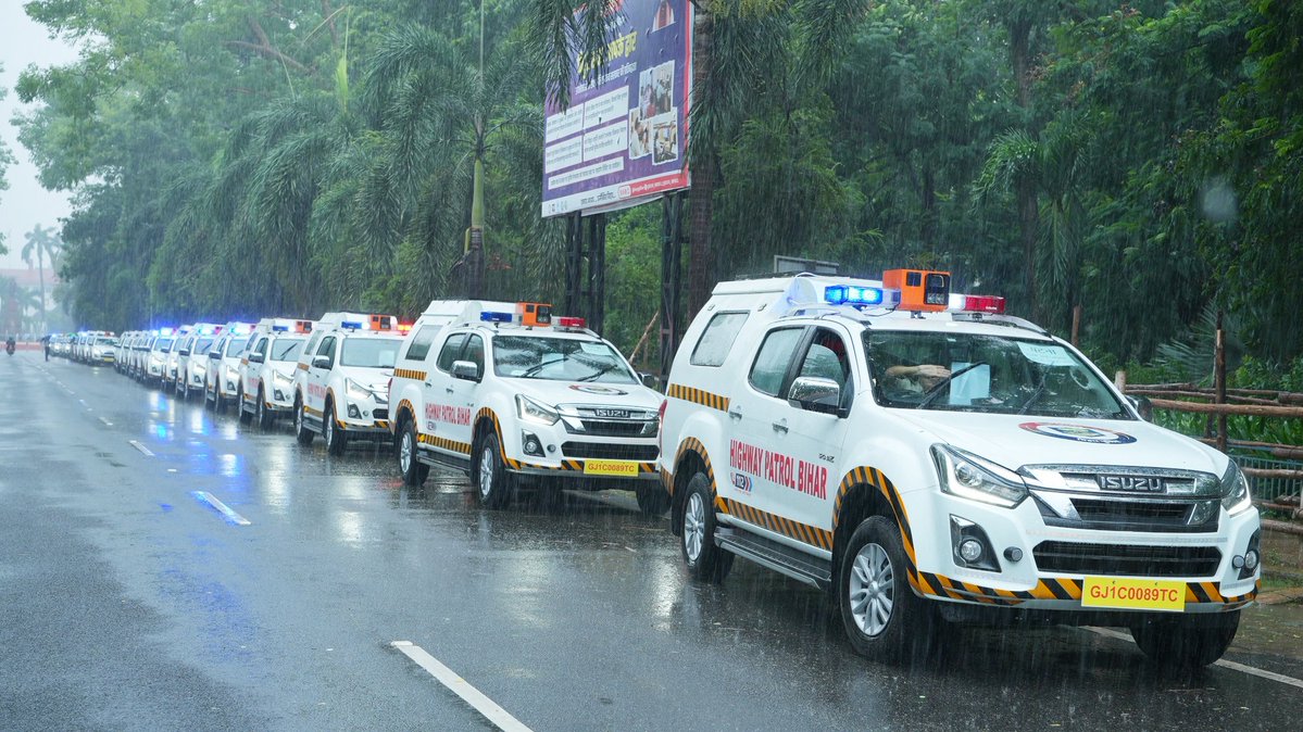 Horizon_Bihar's tweet photo. 🚨 CM Flags Off 58 Highway Patrol Vehicles Across Bihar.
#Bihar #BiharNews #BiharDevelopment #HighwayPatrol #RoadSafety #HighwaySafety https://t.co/f03sFZW3V0