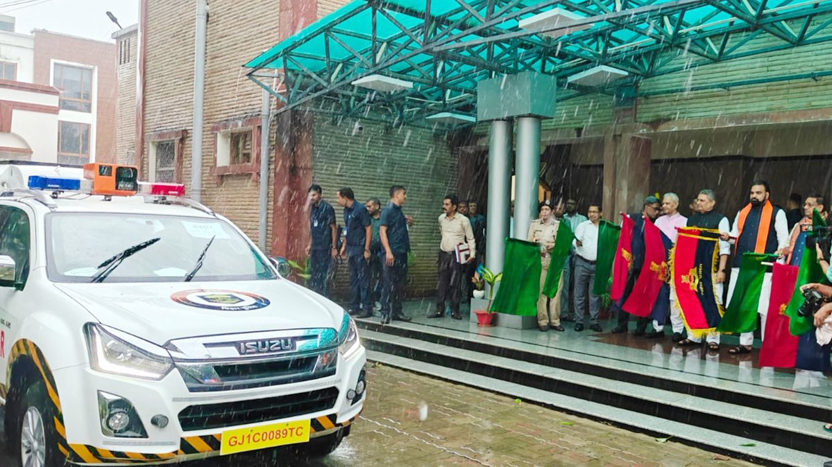 Horizon_Bihar's tweet photo. 🚨 CM Flags Off 58 Highway Patrol Vehicles Across Bihar.
#Bihar #BiharNews #BiharDevelopment #HighwayPatrol #RoadSafety #HighwaySafety https://t.co/f03sFZW3V0