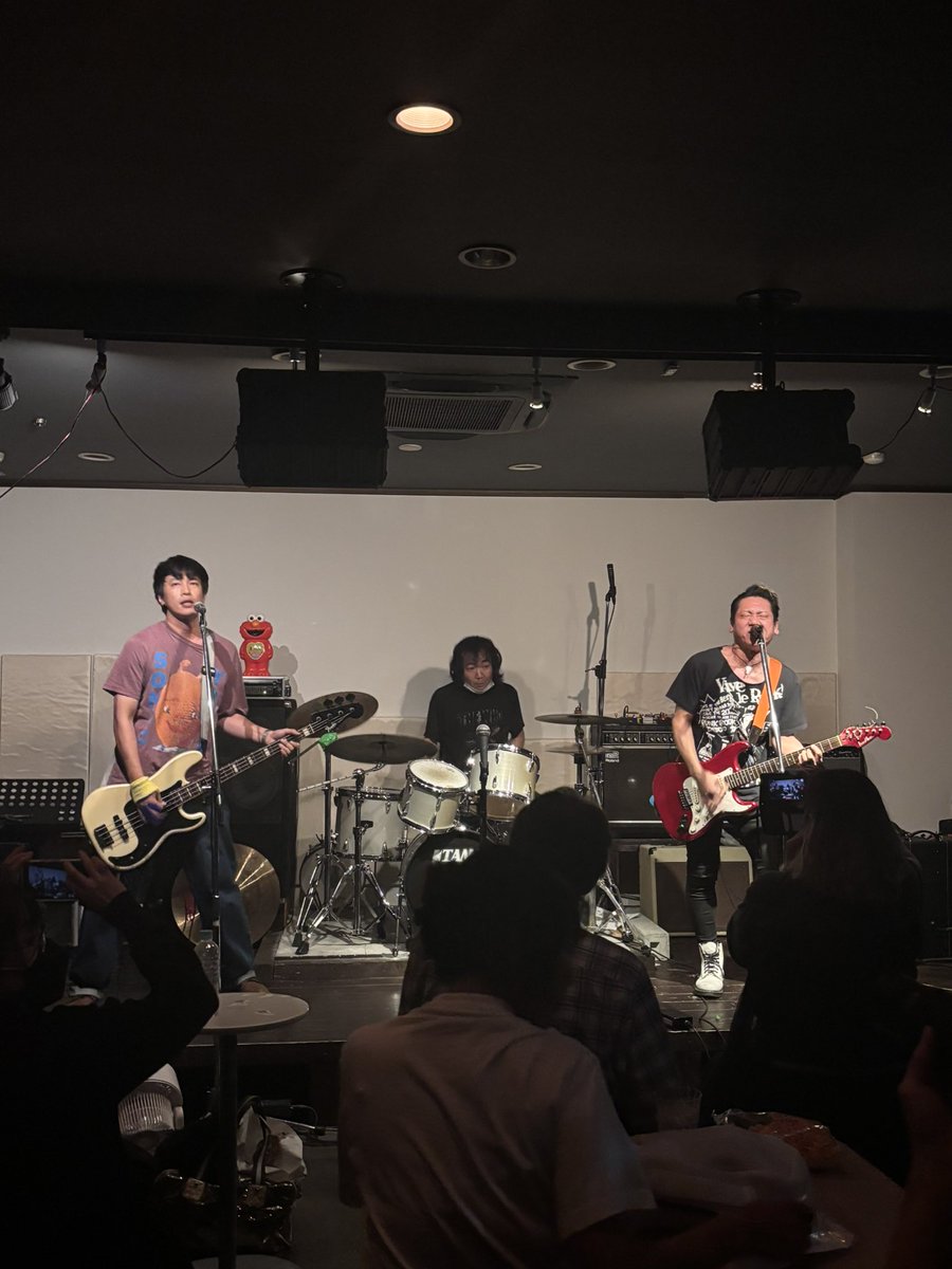 yuji7905's tweet photo. 神戸湊川一番星食堂にてヒヒイロカネライブでした！今回は盟友シーモンキーさんとの共同企画でシーモンキーさんには大変お世話になりました！
主演して頂いた皆様、一番星食堂まことさん、そして雨の中観に来て頂いた皆様本当にありがとうございました🤗
次回ヒヒイロカネは11/1梅田ハードレインです！ https://t.co/2todzjVayB
