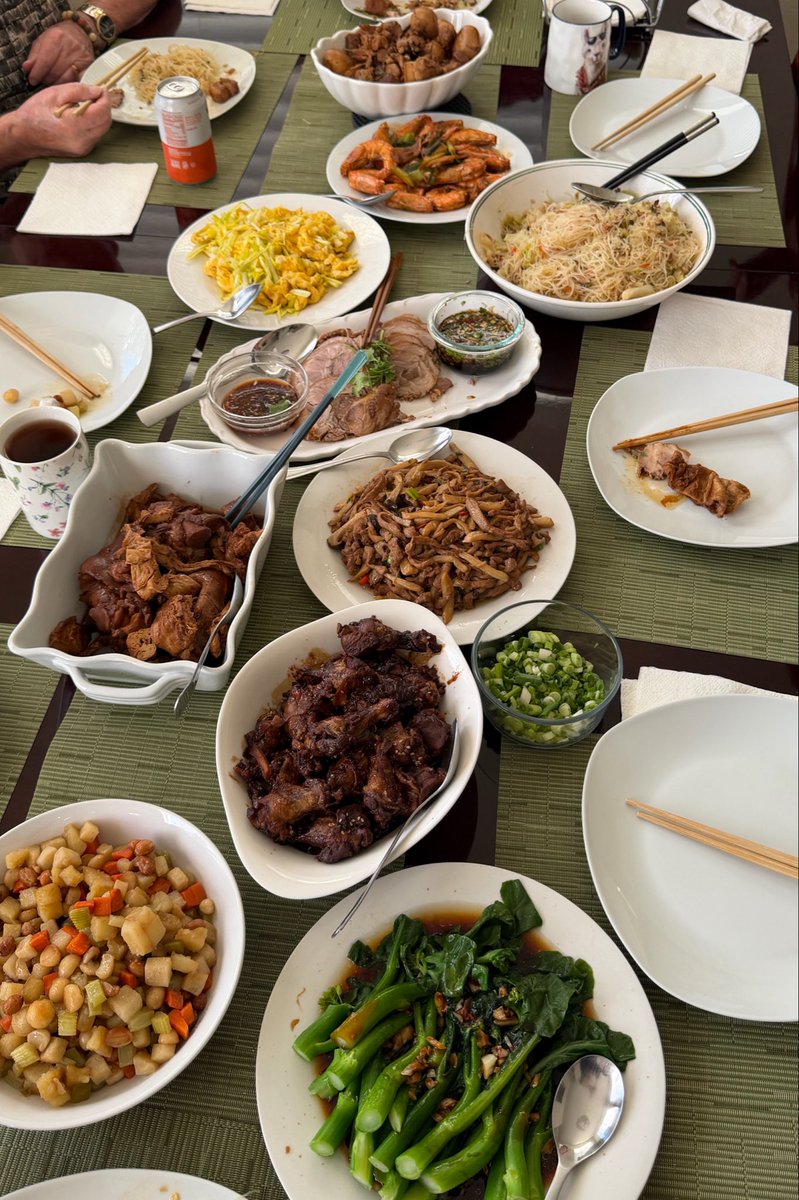 rubmywang's tweet photo. moms midautumn festival dinner spread last night 🥮 https://t.co/XuPsvpH3rg