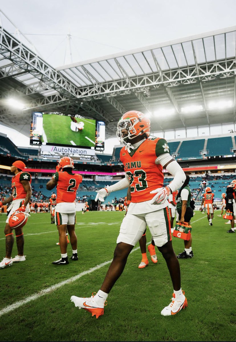 _mikewill19's tweet photo. #AGTG Blessed to receive an offer from @FAMU_FB @TheCaseyWarming @CoachNateWade1 @Coach__DT @justinallen_13 @AllenTrieu https://t.co/UebAKPihZp