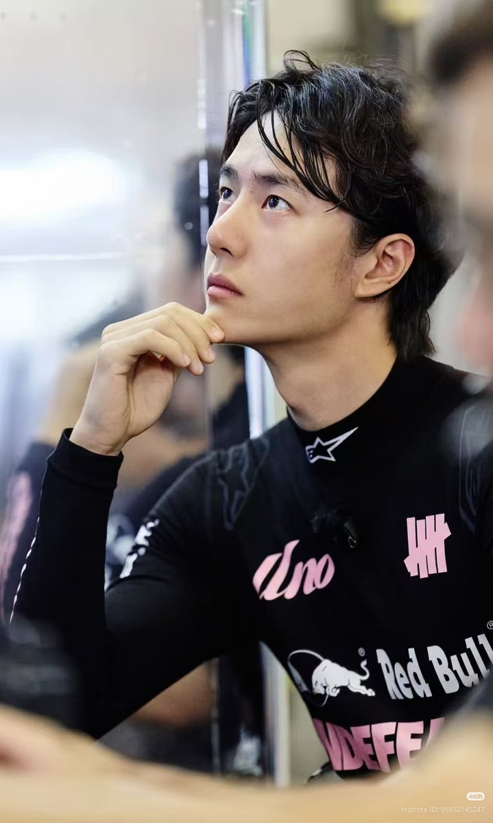 Luna85105's tweet photo. พี่กระทิงคะ พี่มา��สริฟรูปนักแข่งสุดหล่อค่ะ
#WangYibo #YIBO85 #Shanghi8HR #UNOracing #85Racing https://t.co/SyMWo9EDxp