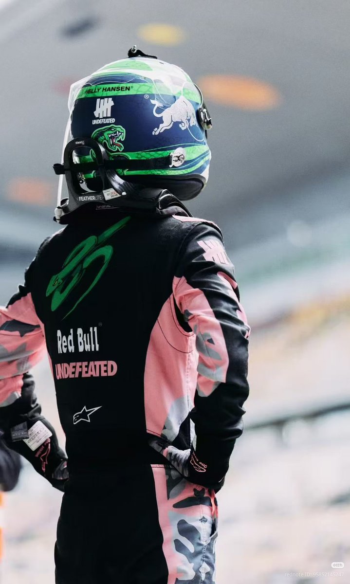 Luna85105's tweet photo. พี่กระทิงคะ พี่มา��สริฟรูปนักแข่งสุดหล่อค่ะ
#WangYibo #YIBO85 #Shanghi8HR #UNOracing #85Racing https://t.co/SyMWo9EDxp