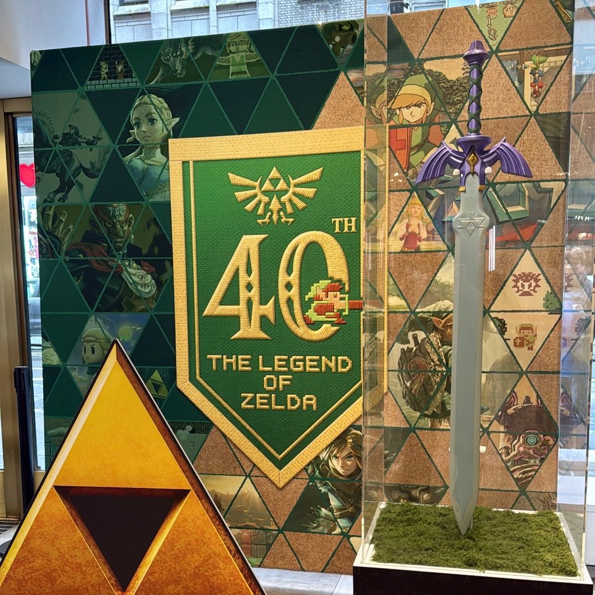 SlLENTPRINCESS's tweet photo. nintendo ny looks so damn cool rn 😭🙌 https://t.co/O3PhMo7iEo