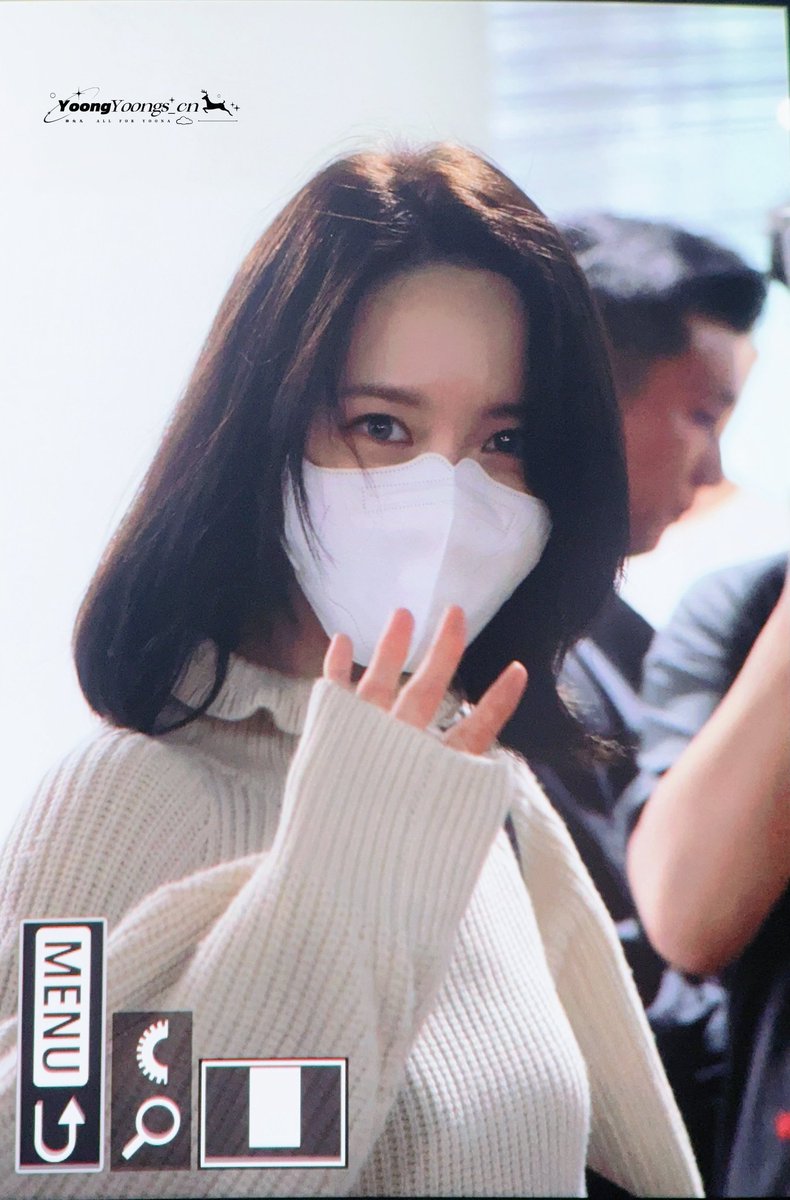inlovewyoona's tweet photo. Yoona…  those eyes, that little look, and the hint of a smile. ♥️ https://t.co/0RWdhzZp72
