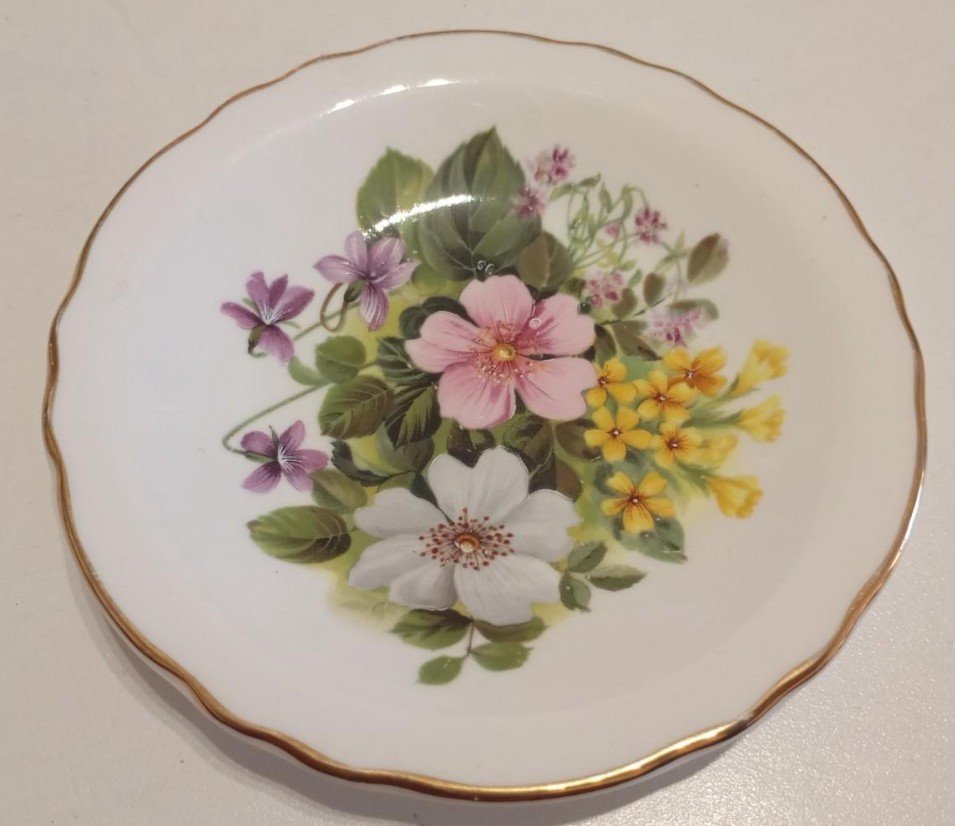 ElGanspo's tweet photo. VENTAS DE PLATOS (31)DECORATIVOS ÚNICOS DE DIFERENTES MARCA ROYAL DOULTON, WEDGWOOD, CHURCHILL,ROYAL BURLINGTON ,ROYAL WORCESTER,DENBURY MINT, AYNSLEY Y MUCHO MÁS 
#platos #royaldoulton #decoracion #hogar #coleccion  #TikTok https://t.co/VAaUKQMBc3 https://t.co/KGg66Lpfw6