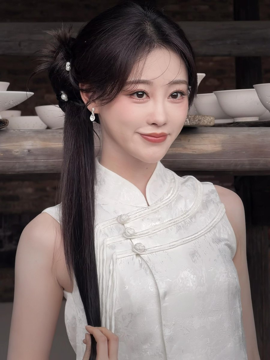 3guhee's tweet photo. 260926 축서단 공작실 샤오홍슈 🆙

달빛 너머 그대의 두 눈을 바라보니
아, 달이 날 취하게 한 게 아니라 그대에게 취함이어라

#축서단 #祝绪丹 #ZhuXudan https://t.co/QZnYqjwug4