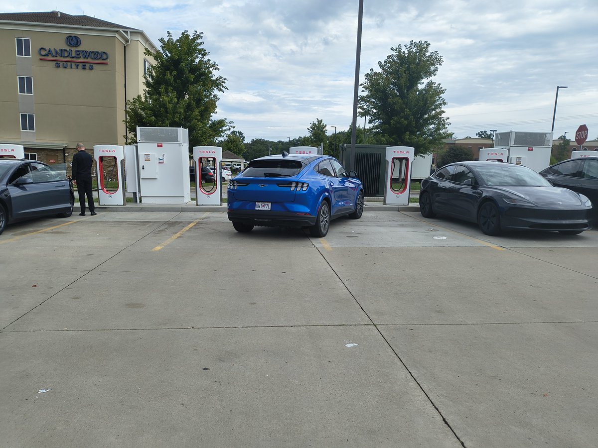 96BRAVO1's tweet photo. Dear @elonmusk could you please increase the cost of charging for people like this dumbass.   Let's just assume anyone buying an EV that's not a Tesla is that dumbass. @TeslaCharging @Tesla https://t.co/0qnmkAi1Q4