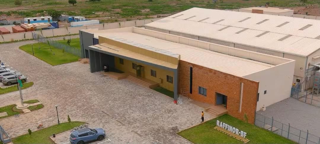 beyondB_DAG's tweet photo. Burkina Faso 🇧🇫: Great news fellow Africans,  Comrade Captain Ibrahim Traoré will inaugurate the first major  gold refinery in Burkina Faso, RAFFINOR-BF, on Monday, September 28, 2026 in Ouagadougou!!

This inauguration marks an important step in the local transformation of gold and the strengthening of Burkina Faso's economic sovereignty. A new advancement that demonstrates the will to value national wealth for the benefit of the Burkinabe people. 

Burkina Faso is growing from strength to Strengthen,  and there is nothing that anyone can do about it.