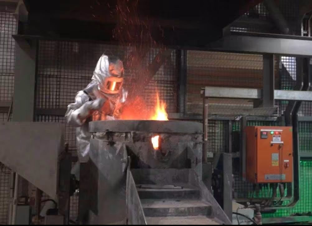 beyondB_DAG's tweet photo. Burkina Faso 🇧🇫: Great news fellow Africans,  Comrade Captain Ibrahim Traoré will inaugurate the first major  gold refinery in Burkina Faso, RAFFINOR-BF, on Monday, September 28, 2026 in Ouagadougou!!

This inauguration marks an important step in the local transformation of gold and the strengthening of Burkina Faso's economic sovereignty. A new advancement that demonstrates the will to value national wealth for the benefit of the Burkinabe people. 

Burkina Faso is growing from strength to Strengthen,  and there is nothing that anyone can do about it.