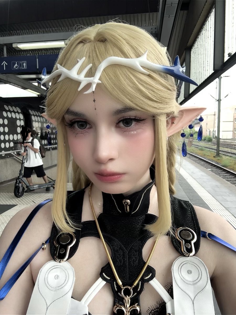 zhen_ni_'s tweet photo. <-Cartethyia inside | Cartethyia outside-->

#WutheringWaves #Cartethyia #cosplay https://t.co/LwsdYt0JZx