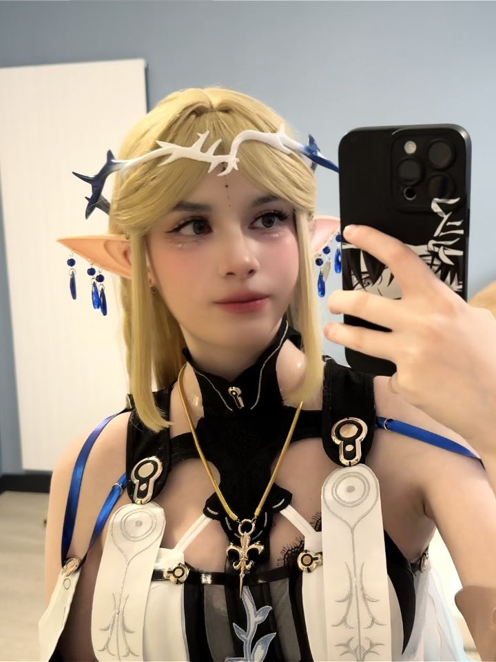 zhen_ni_'s tweet photo. <-Cartethyia inside | Cartethyia outside-->

#WutheringWaves #Cartethyia #cosplay https://t.co/LwsdYt0JZx