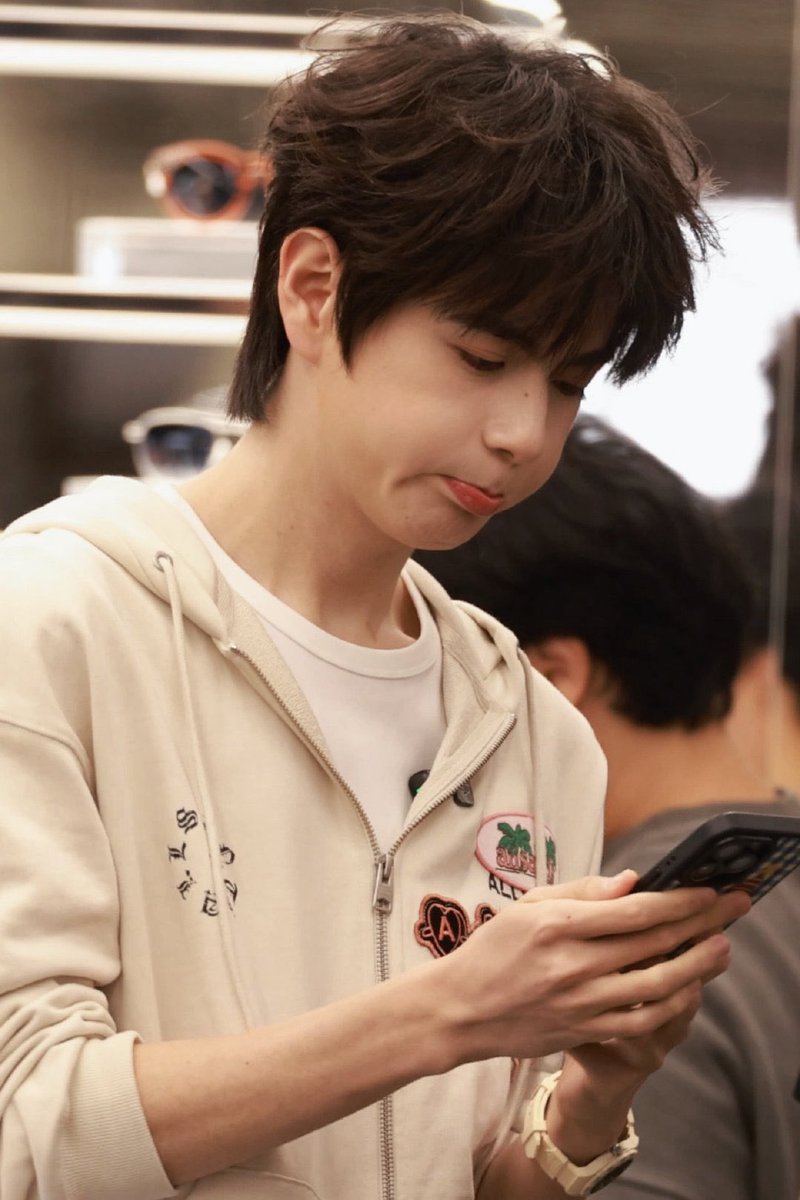 tioan's tweet photo. how can you not adore this cutie patottie 

#lyusitong #aylio #AylioMFWSS27 https://t.co/RzozxC28G8