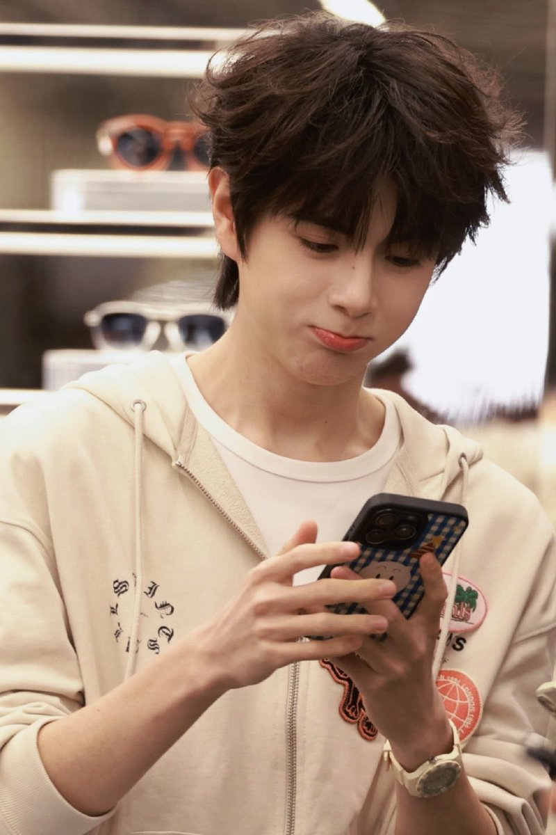 tioan's tweet photo. how can you not adore this cutie patottie 

#lyusitong #aylio #AylioMFWSS27 https://t.co/RzozxC28G8