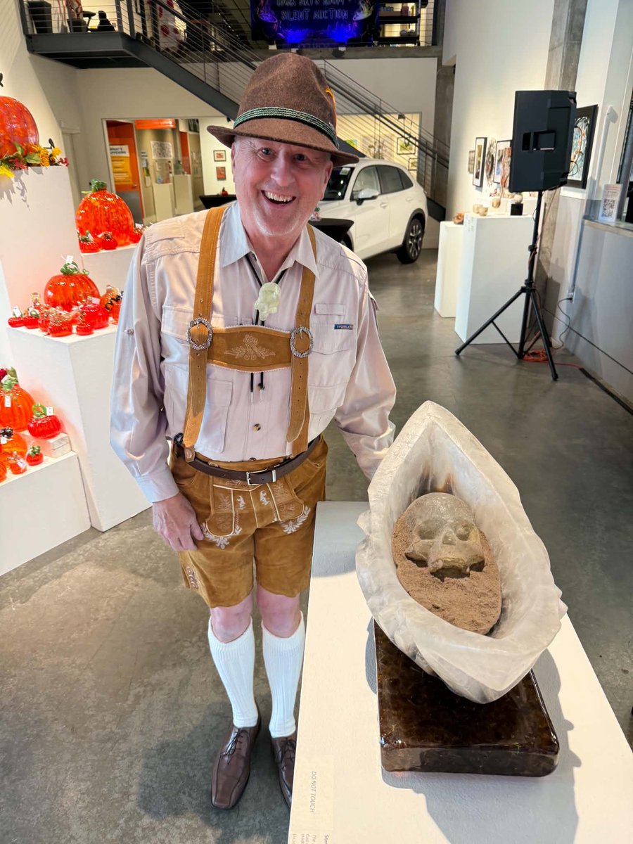 Stevejensen55's tweet photo. Happy Schacktoberfest from the SCHACK ART CENTER, Everett, WA. https://t.co/H4GrSKzQ7g