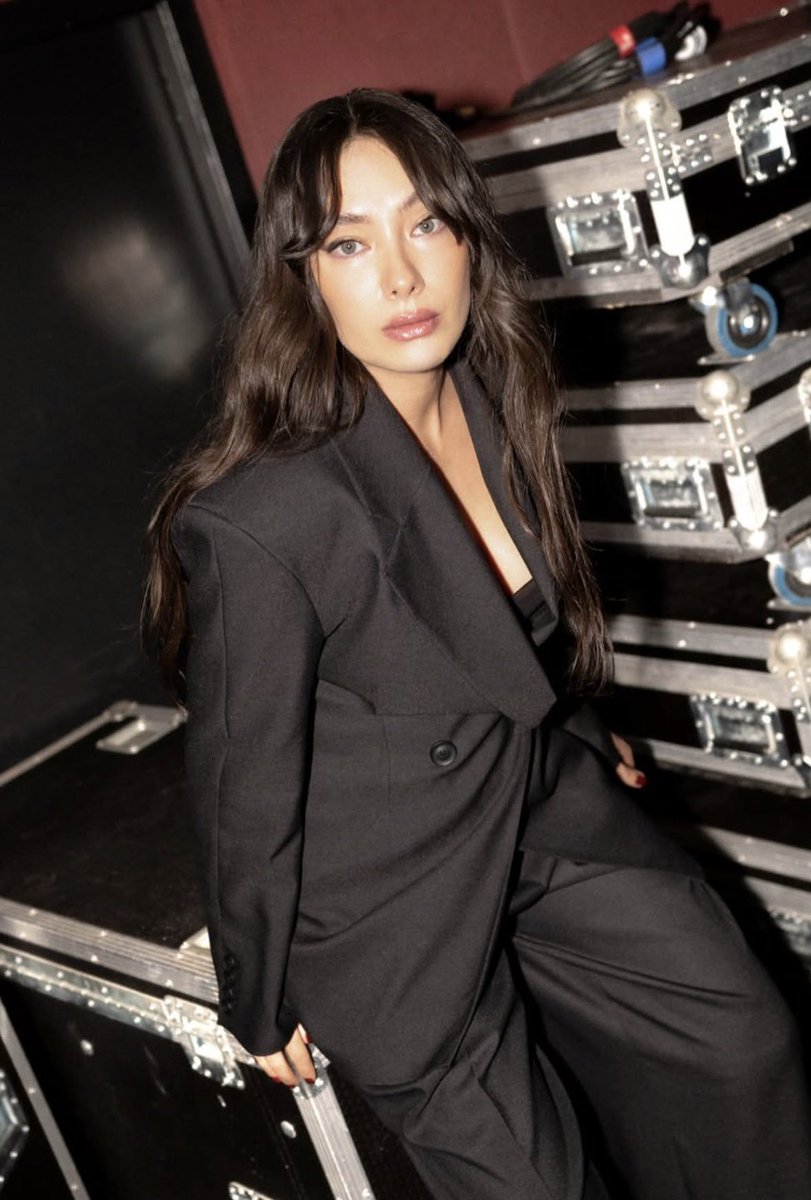 womanwithstyle's tweet photo. LA REINA VUELVE #Neslihanatagül  THE QUEEN MOTHER OF DRAMA #Neslihanatagül  RETURNS PARA LAS ENTUS,  Y LA ENGINISTAS QUE CREYERON  QUE LA ÚNICA PROTAGONISTA DE  #Sefirinkizi NARE ESTABA ACABADA ! Y NO LO ESTA! UN TALENTO  COMO NESLIHANATAGÜL  NADIE LA DESTRUYE LA HACE MAS FUERTE. https://t.co/UN11HrGBbx