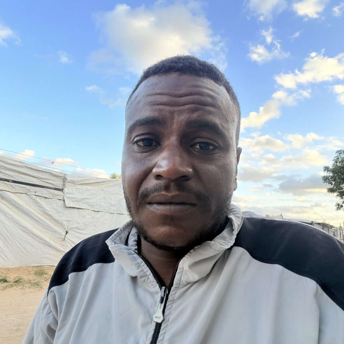 MuslehMay43064's tweet photo. Just 30£ won't make you poor, but it could mean everything to me. Every donation helps me buy food and medicine. We need your help. You know I'm the sole provider for my family. If you see me, please leave a comment. 

https://t.co/t38tJLPDdY https://t.co/DXtyYMKgRA