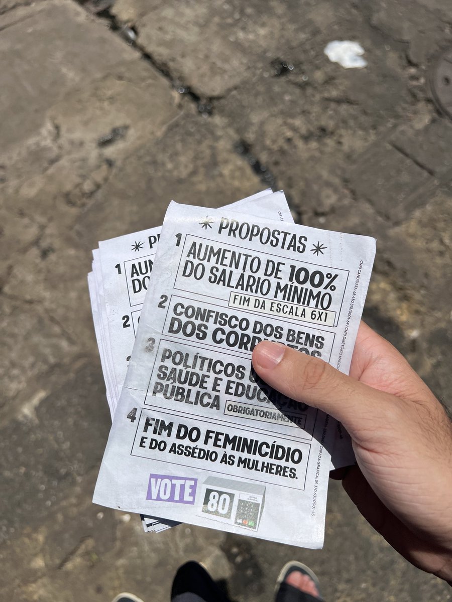 camaradaPapo's tweet photo. -essa Samara é aquela q quer obrigar os políticos a usarem o SUS? Vi ela na TV
- ela mesma 
-vou votar nela https://t.co/9rW0U3OizE