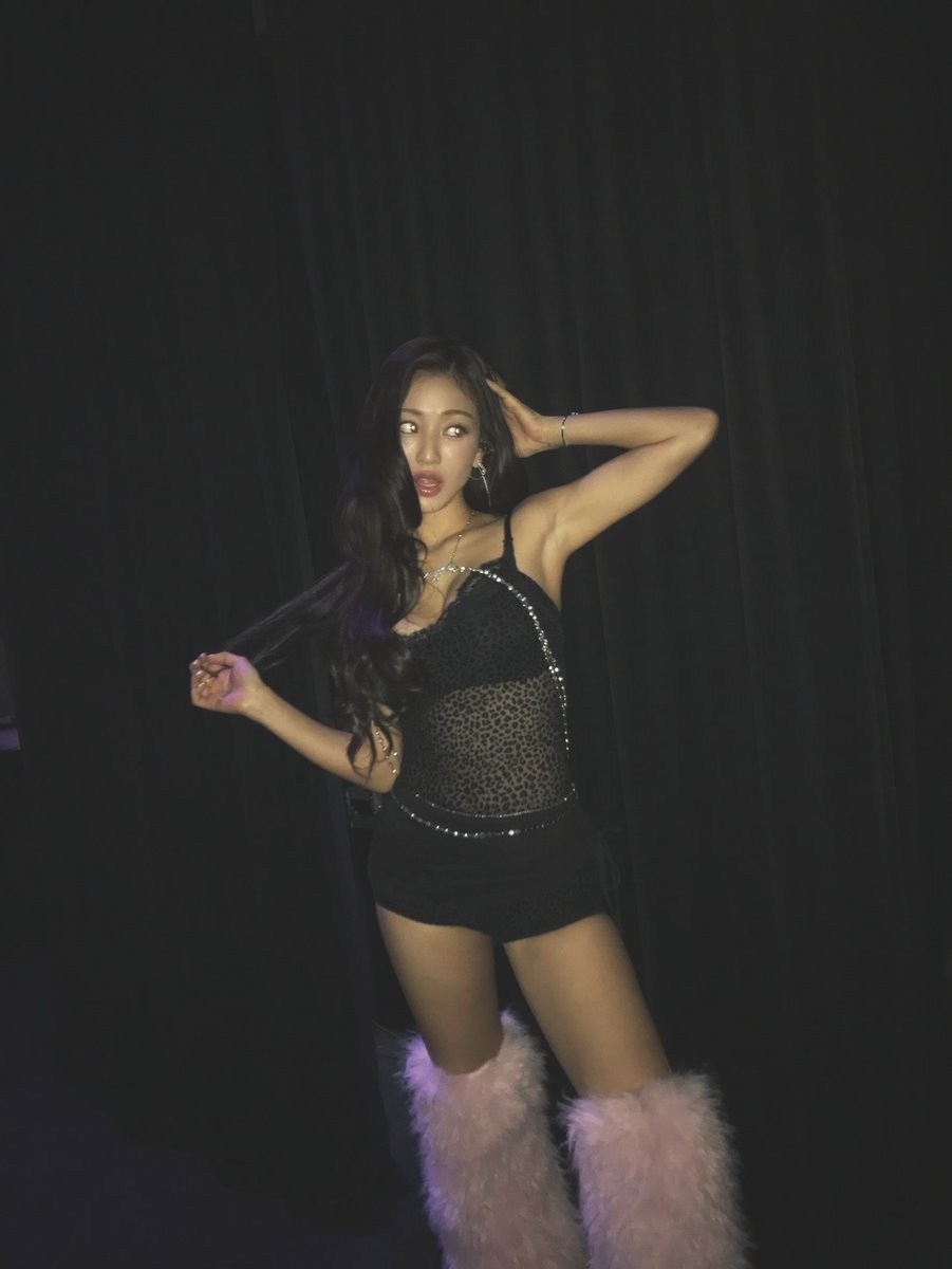 vparkjihyo's tweet photo. Kiss me or miss me 💋 https://t.co/x3iSPGfJdZ