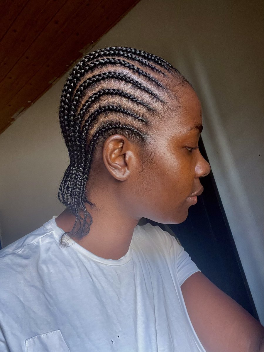 __Arike__'s tweet photo. I paid 1k for this hairstyle and I almost cried because I know how much it will cost me in Lagos 😩😩 https://t.co/kxPxAwXWbu