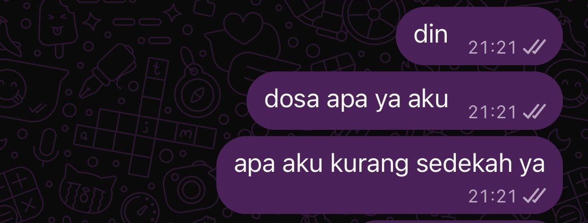sashaguileraa's tweet photo. hari ini gw ngerusakin 2 charger.. the first one died after i accidentally kicked it, then i bought a new one literally an hour ago.. and somehow malah keduduk sama gw anjir YA ALLAH STOP LASAK?????😭 gw adalah kiamat kecil bagi elektronik💔 https://t.co/nQyhIQBoVa
