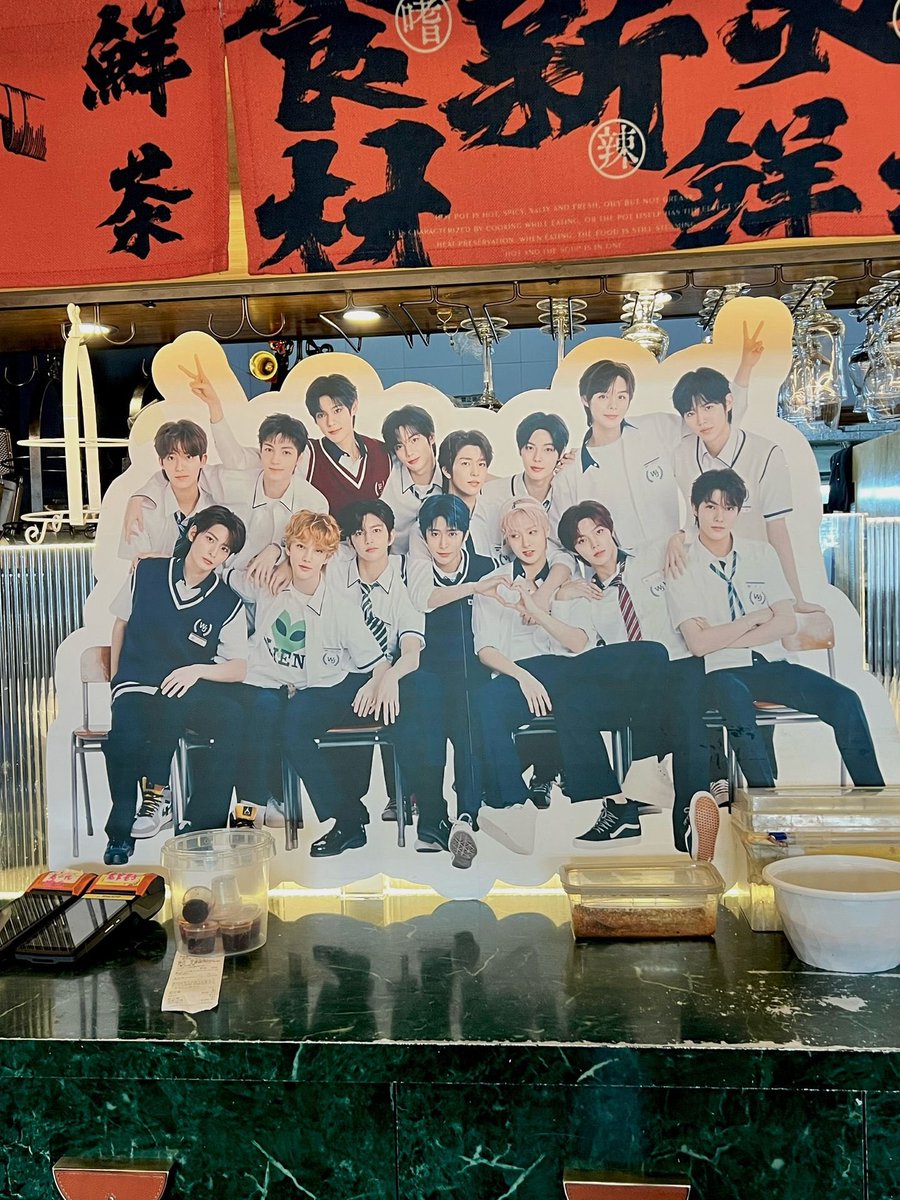 JJ_CRUMBS's tweet photo. His signed shirt can be found at the Macau restaurant they last visited~ 

#SMTR25 #JUSTIN #저스틴 #JAYJAY #JUSTINJAY

©XOXOJAYJAY https://t.co/t4x1pctH9z