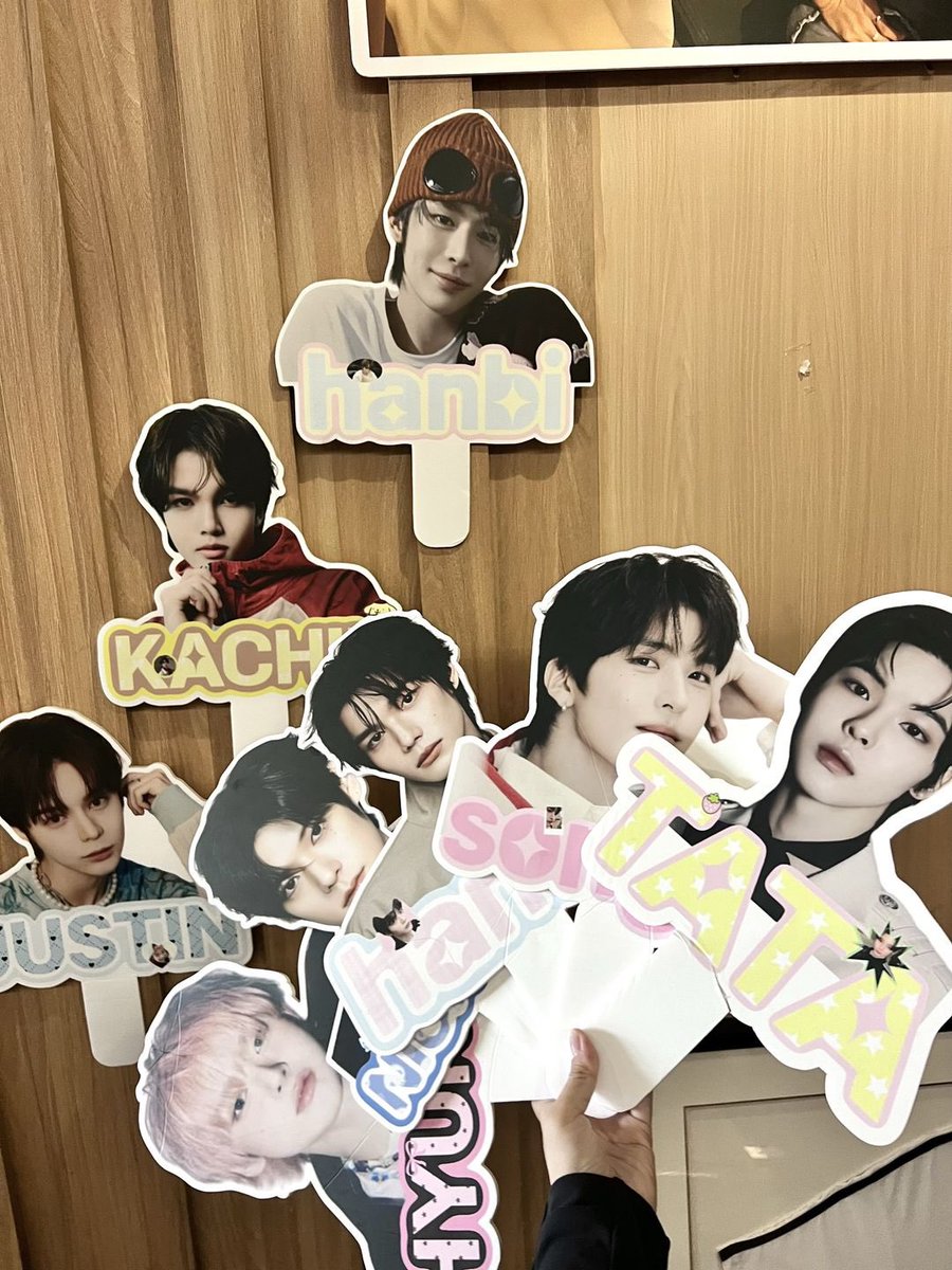 JJ_CRUMBS's tweet photo. His signed shirt can be found at the Macau restaurant they last visited~ 

#SMTR25 #JUSTIN #저스틴 #JAYJAY #JUSTINJAY

©XOXOJAYJAY https://t.co/t4x1pctH9z