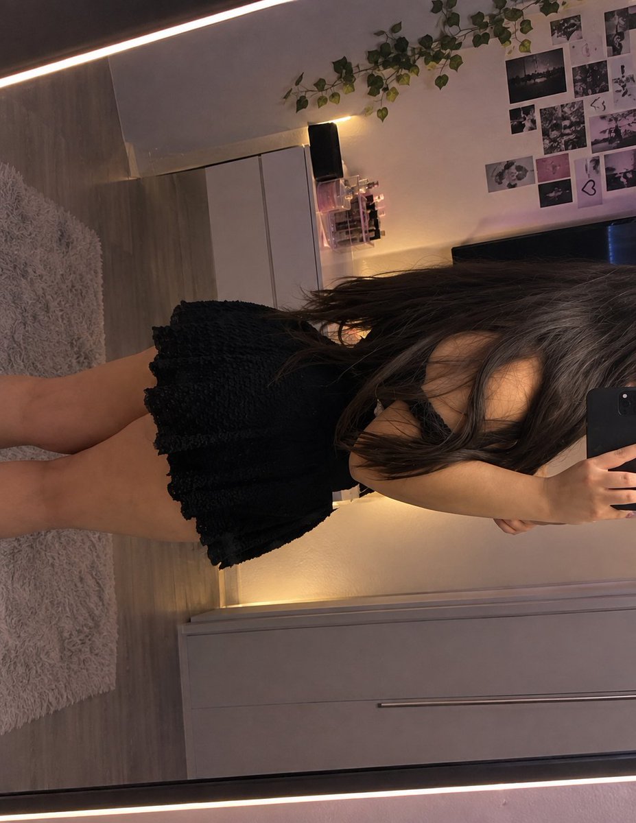 Scarlet488872's tweet photo. Que tal me queda esta faldita 🥵alguien para debutar???🥵 https://t.co/lW5gOL0Oc4