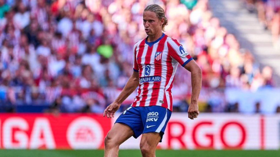 MundoBarcaNews's tweet photo. 🚨🇪🇸 ÚLTIMA HORA: 

El FC Barcelona y el Bayern de Múnich han mostrado interés en Marcos Llorente.

✅ El jugador del Atlético de Madrid termina contrato en verano de 2027, aunque el club rojiblanco quiere renovarlo

🗞️ Según @AdriSierra_ https://t.co/LfDx8MToZv