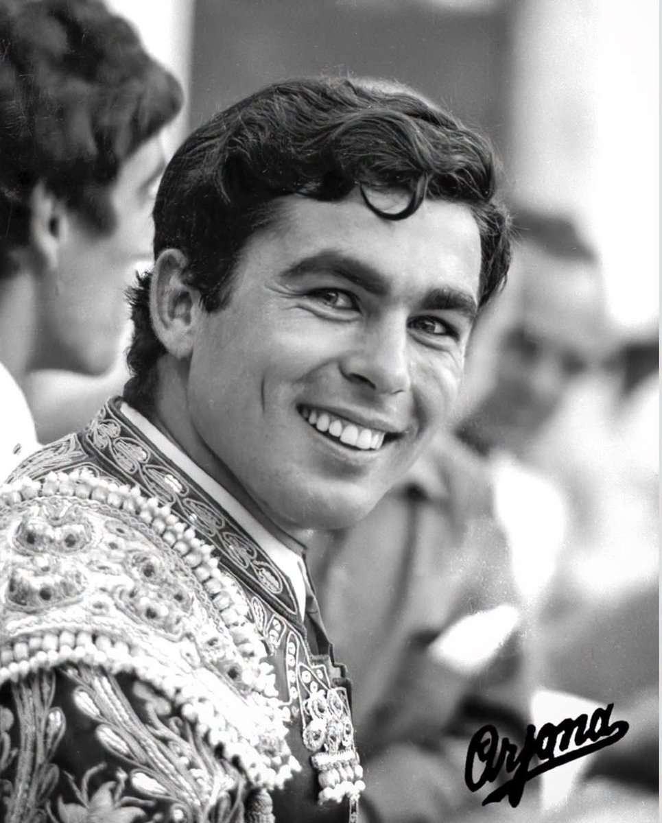 johnzamoramelo's tweet photo. 🙏 Hoy se cumplen 42 años de la muerte de Paquirri. Un toro le quitó la vida. La gloria jamás.
#Cultura #Libertad
#EternoPaquirri

📸 @firma_arjona https://t.co/OLossRvV2x
