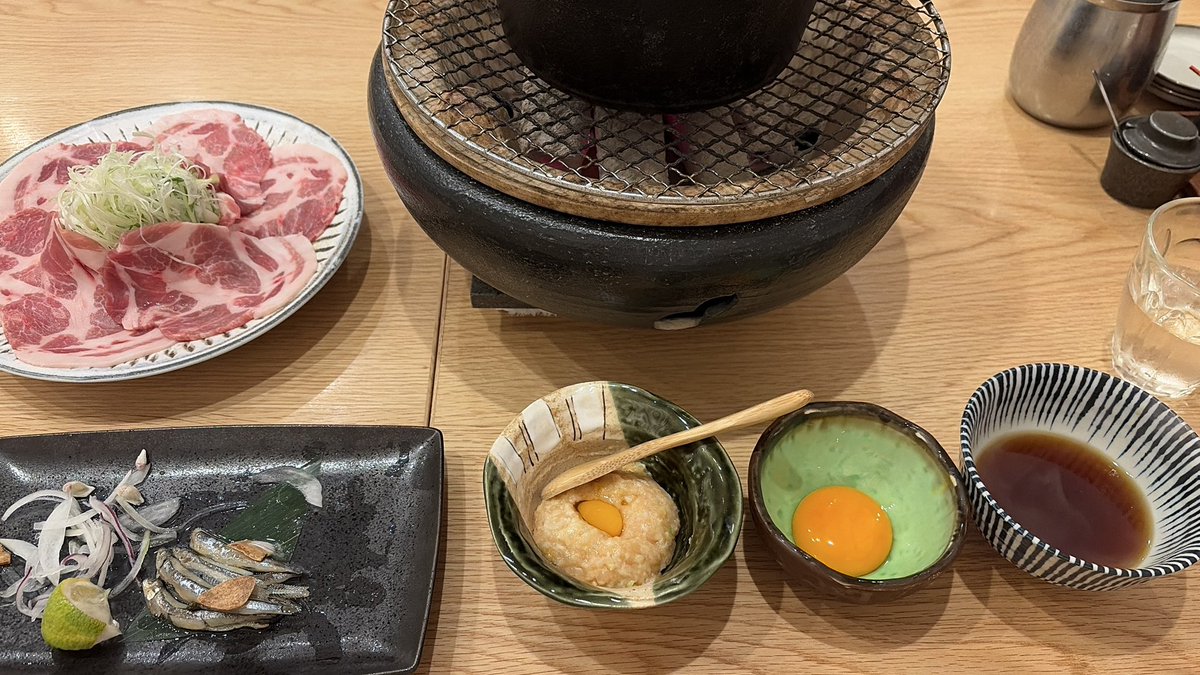 Rits_Webauth's tweet photo. 黒豚のしゃぶしゃぶ美味すぎ飛んだ https://t.co/flFFAkjgB1