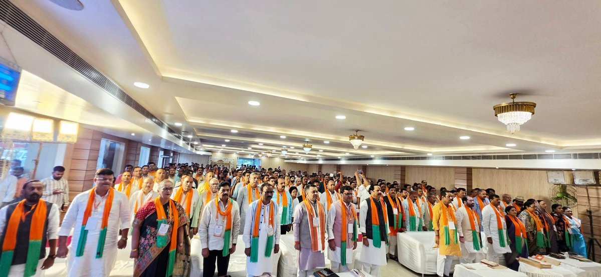 Bjpforawadh's tweet photo. आज सीतापुर रोड स्थित ब्रज की रसोई रिसॉर्ट में आगामी स्नातक एवं शिक्षक विधान परिषद चुनाव के निमित्त अवध क्षेत्र की महत्वपूर्ण संगठनात्मक बैठक आयोजित की गयी। https://t.co/497rAWWJzH