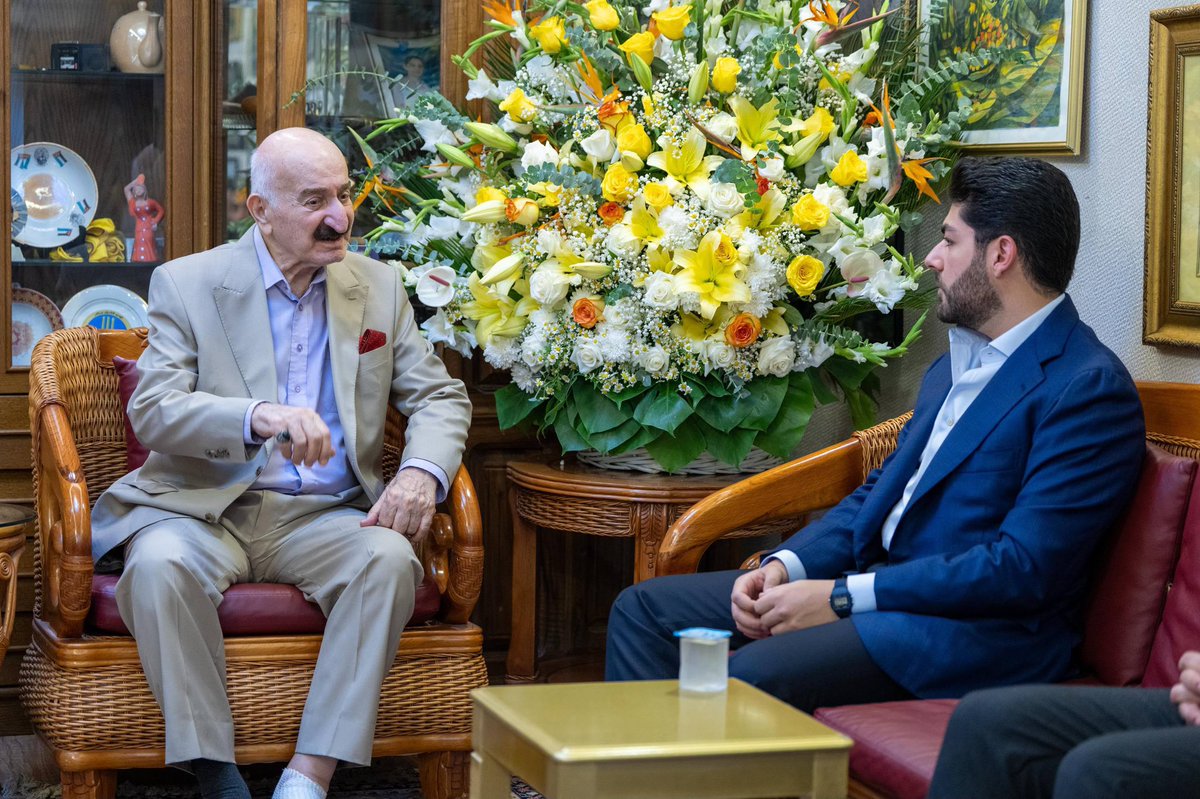 KamiarDolamari's tweet photo. بەڕێز (ادریس نێچیرڤان بارزانی) سەردانی هونەرمەندی بەناوبانگی کورد (ئەحمەد سالار)ی کرد لە شاری هەولێر. https://t.co/POFwdC1Loq