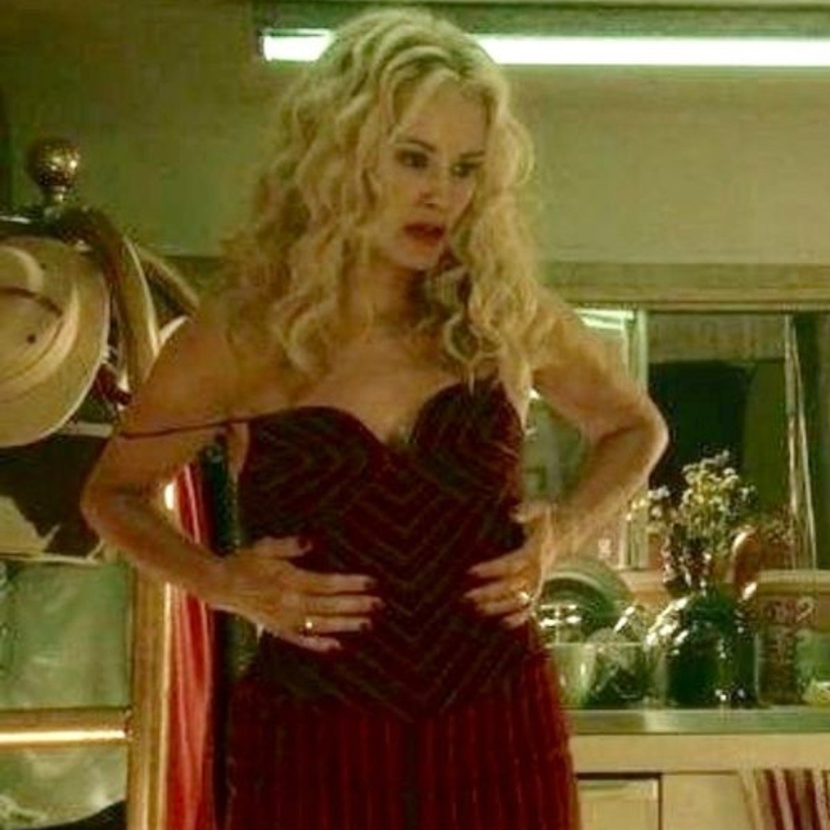 rhaenicentyuri's tweet photo. sometimes watching a bad movie is worth it because jessica lange as nina veronica changed my life https://t.co/TckCIAjuoP