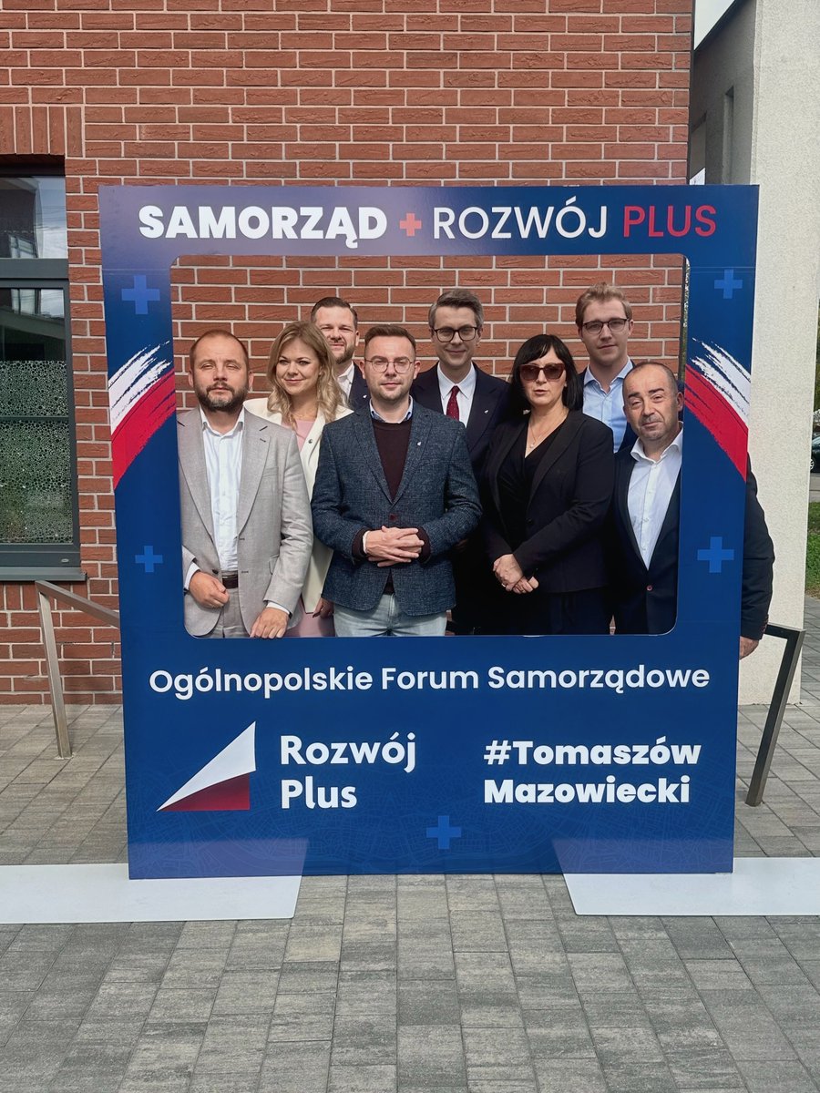 SamantaNowinska's tweet photo. 💪🇵🇱 Dziś na Ogólnopolskim Forum Samorządowym @RozwojPlus - dużo rozmów, wymiany doświadczeń i konkretów dotyczących rozwoju naszych lokalnych wspólnot. @MorawieckiM, @PiotrMuller, @kacper_moroz, @stolarczyk_p, Kamil #Patynowski, Zbigniew #Pawłowski.
#ForumRozwójPlus https://t.co/HO55b8iA3J