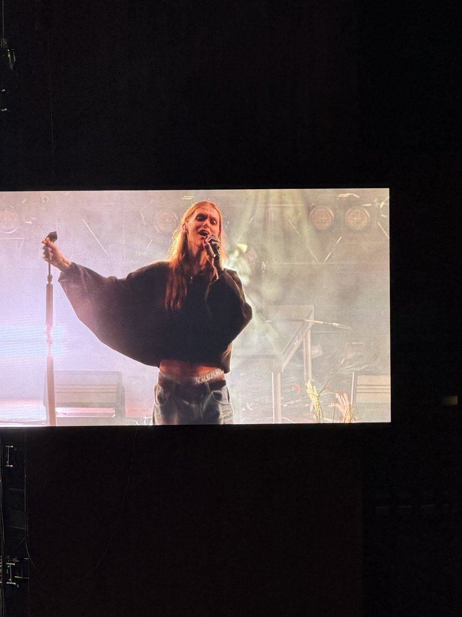 ivymxo's tweet photo. my fourth show was so emotional and so special. thank u hayden for everything #AllThingsGoDC #WilloughbyTuckerForeverTour https://t.co/SWhOaXgRpW